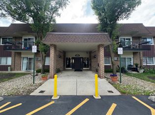 3425 83rd St APT D13, Woodridge, IL 60517
