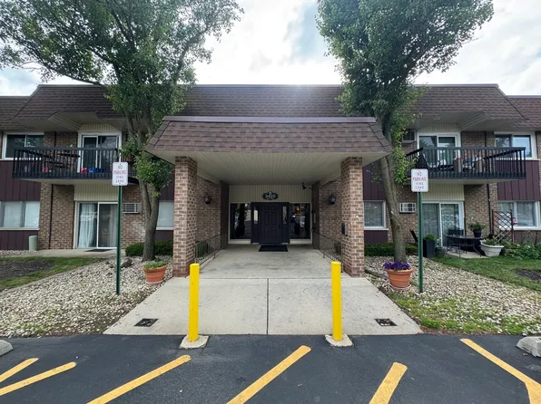 3425 83rd St APT D13, Woodridge, IL 60517