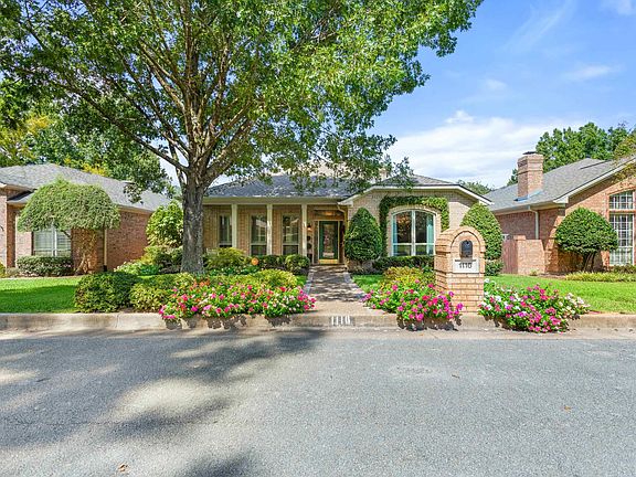 2nd image of 1116 Oak Garden Cir