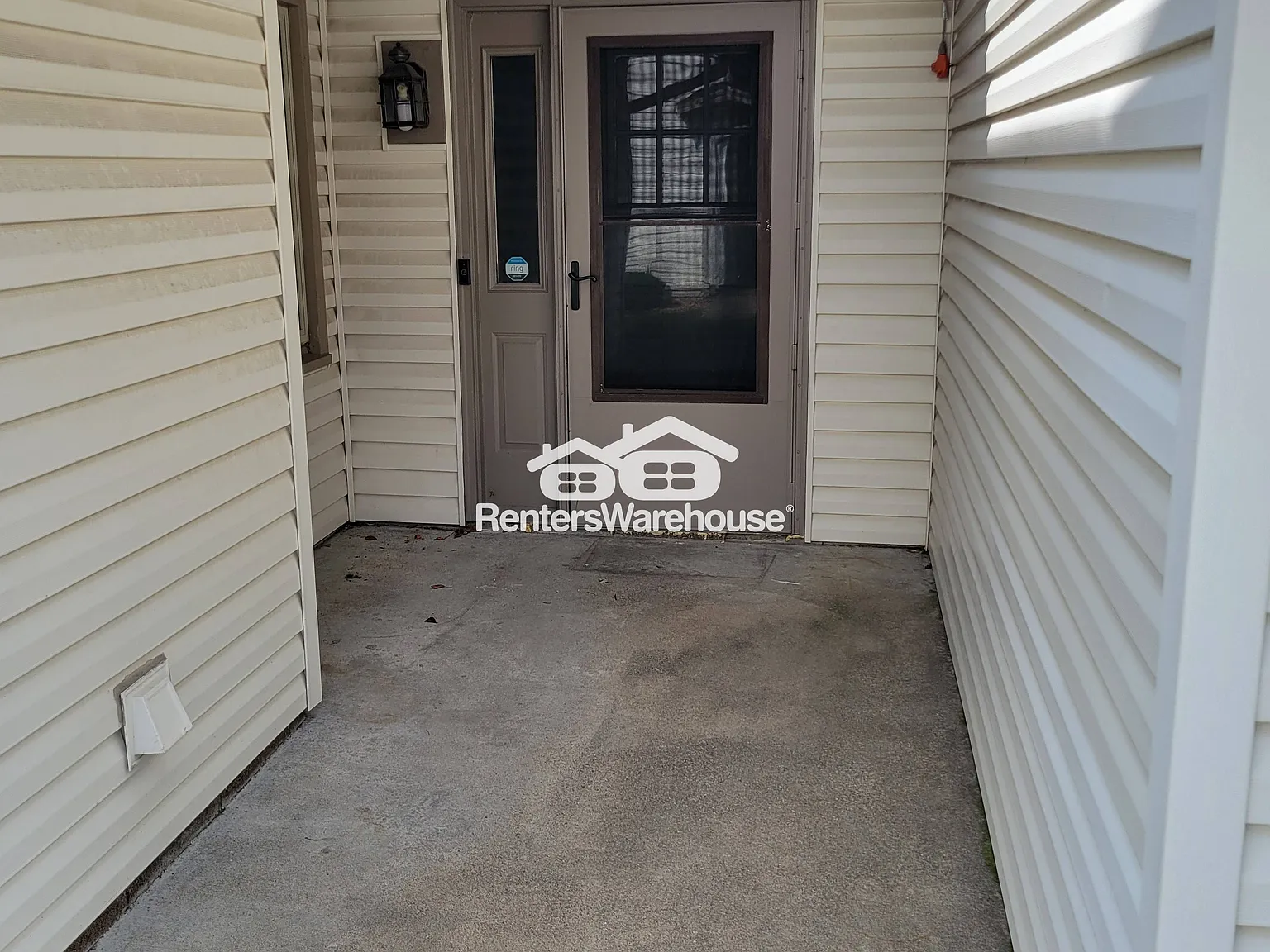 Very Nice 2 Bdrm 1 1/2 Bath Townhome In Brooklyn Center Available September 1st — Photo 3
