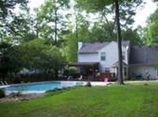 825 Whisper Hollow Dr, Chesapeake, VA 23322