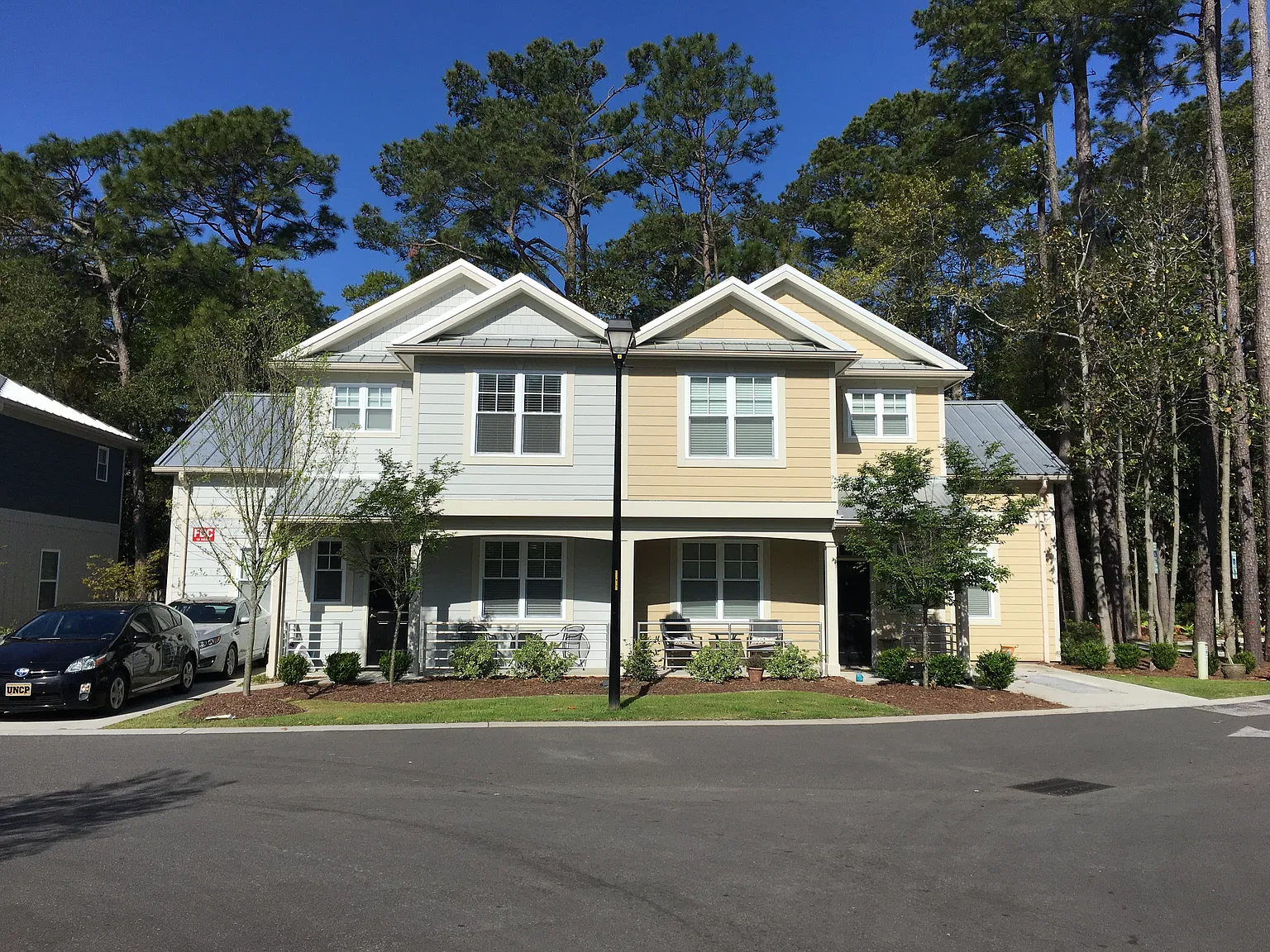 3 bed, 3.5 bath, 2100 sqft, $2,350 — Photo 1