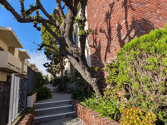 4th image of 11731 Mayfield Ave #2