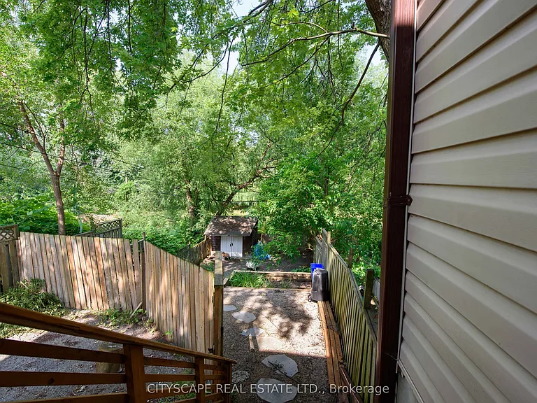 193 Coxwell Ave #UPPER — Photo 21
