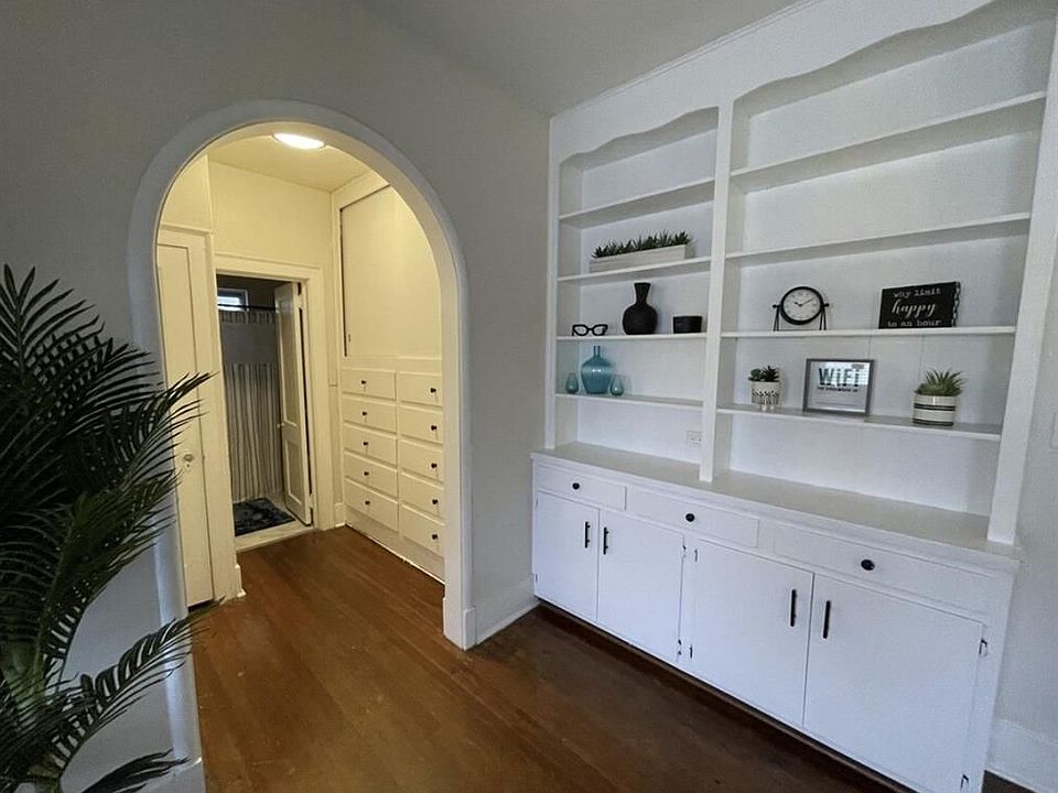 1st image of 725 Broadway St #2
