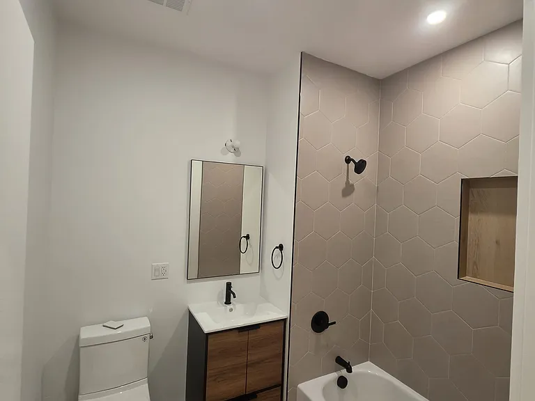 74 Webster St #4E — Photo 11