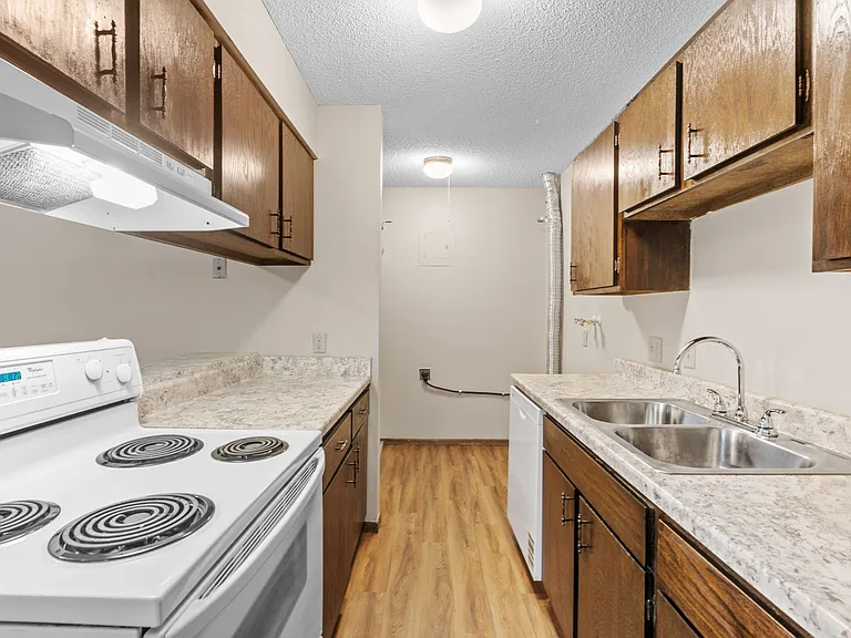 Griffin Court Apartments — Photo 39