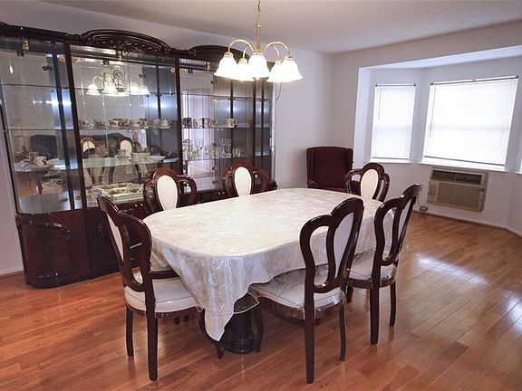 2nd image of 11 Cove Ln APT 2B