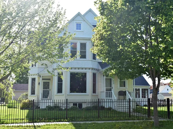 419 S 7th St, Osage, IA 50461
