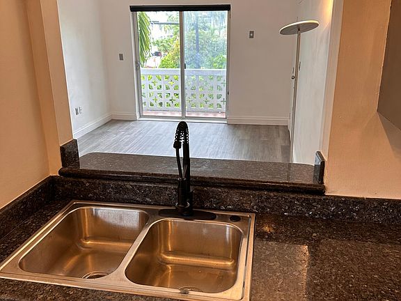 5th image of 1056 Euclid Ave APT 4