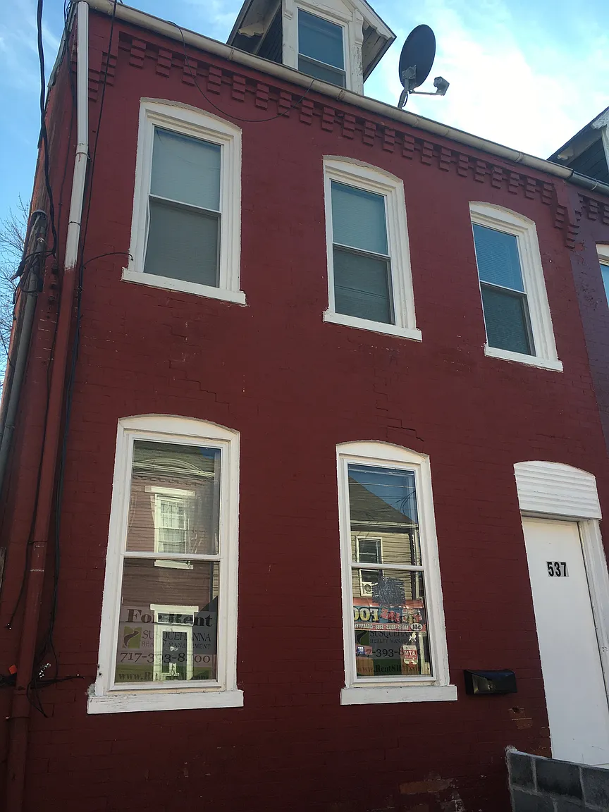 537 Woodward St photo 1