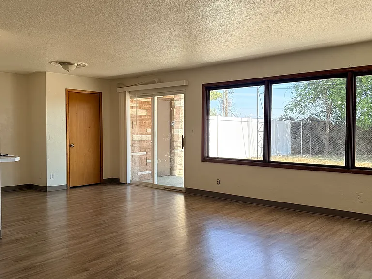 539 W Crest Dr #6 — Photo 15
