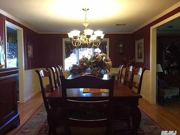 3rd image of 8 Stacey Ln