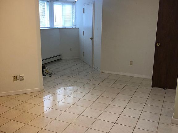 5th image of 224 Rich Ave Floor Basement