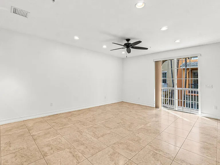 109 E Coda Cir — Photo 10