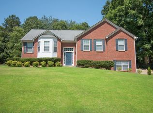 1015 Spanish Moss Ln, Lawrenceville, GA 30045