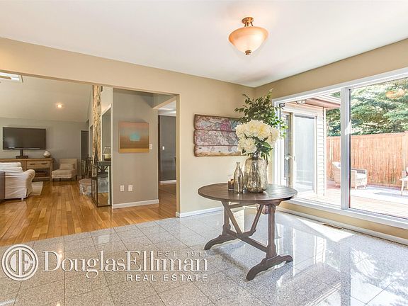 4th image of 5 Indian Hill Ct