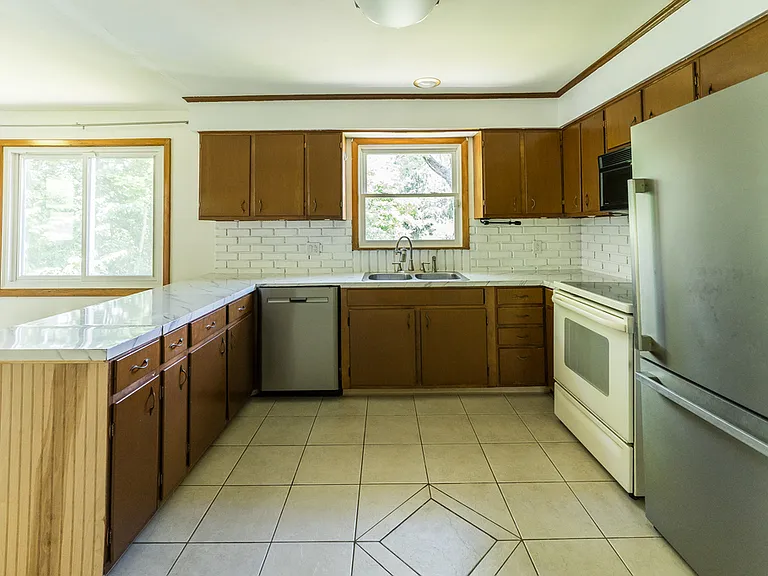 82 Terrace Dr — Photo 6