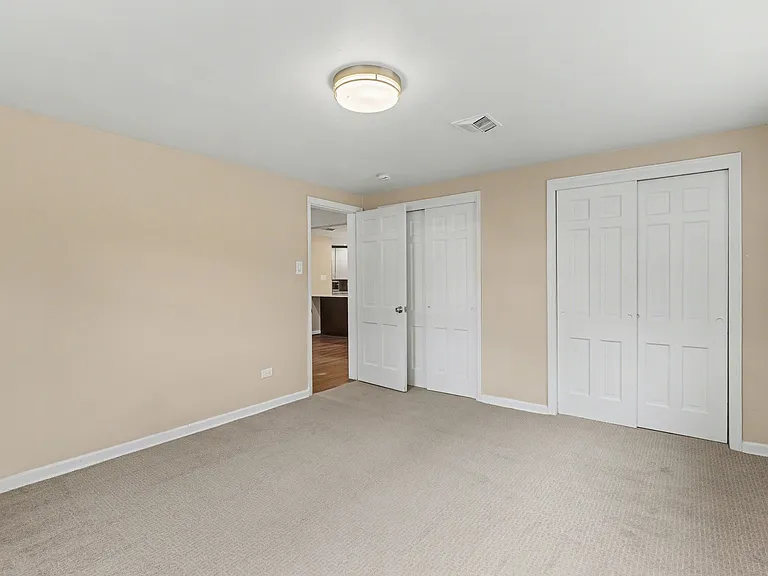 900 S Harrison St — Photo 2
