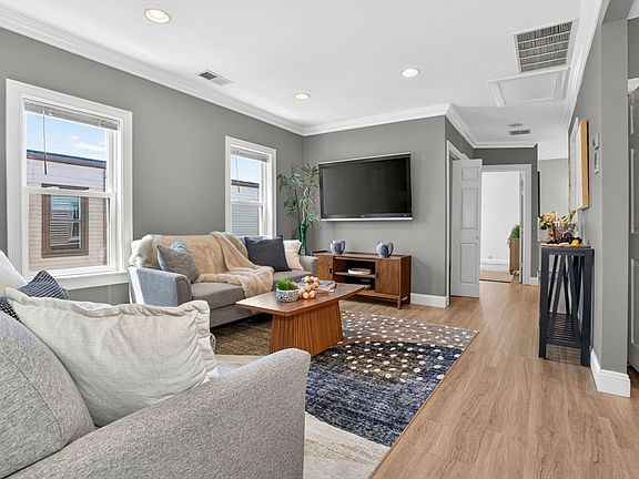 2nd image of 614 Bennington St #3