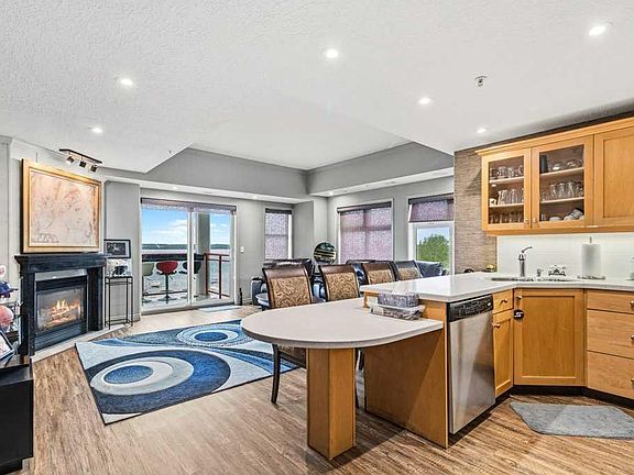 4th image of 5100 S Lakeshore Dr #401