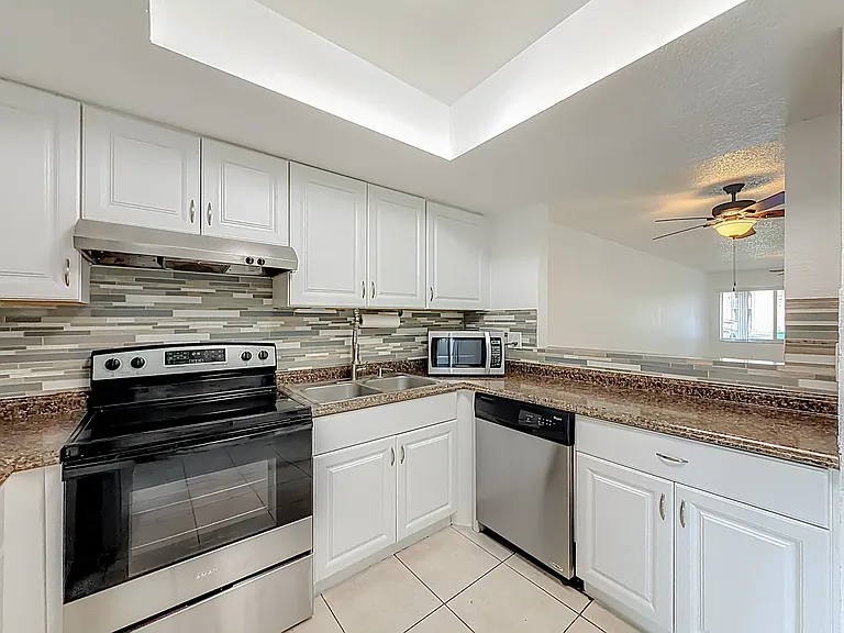7504 NW 44th Ct #W — Photo 35