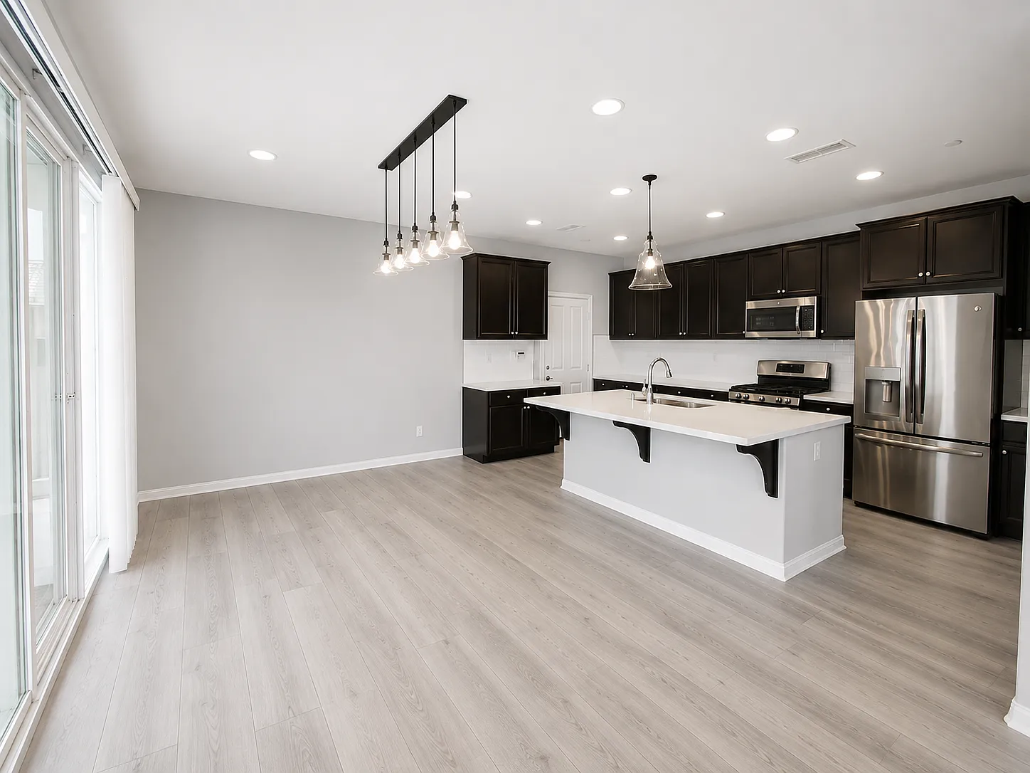 3 bed, 2.5 bath, 1824 sqft, $3,850 — Photo 4