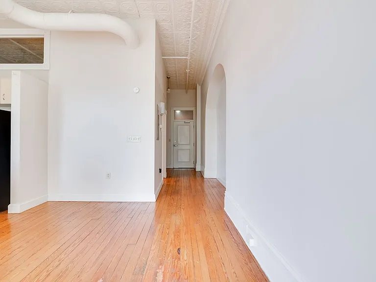 121 W Broad St — Photo 19