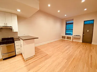 Rented by Metropolis Real Estate of Manhattan