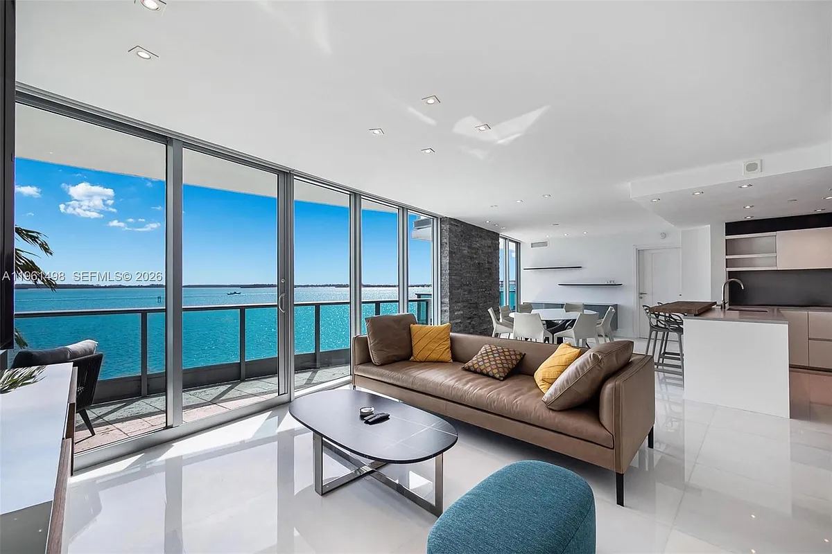 Building Photo - 1331 Brickell Bay Dr #33