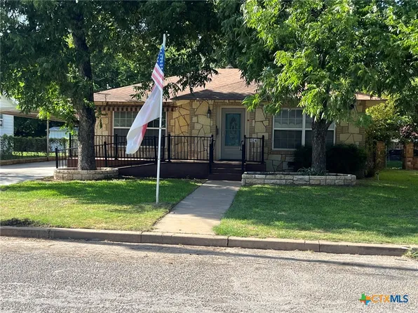 104 W Storey St, San Saba, TX 76877