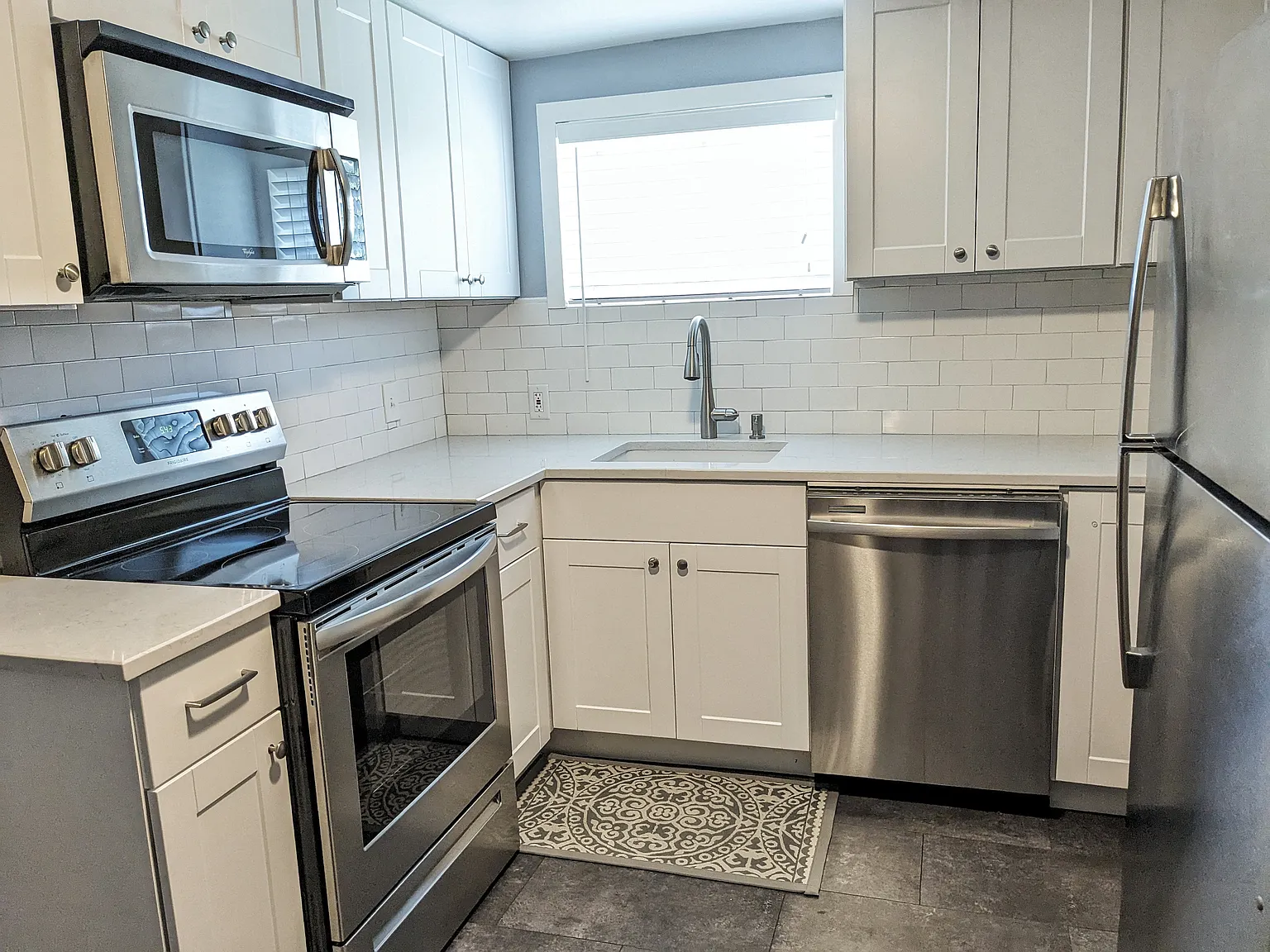 2 bed, 1100 sqft, $2,095 — Photo 3