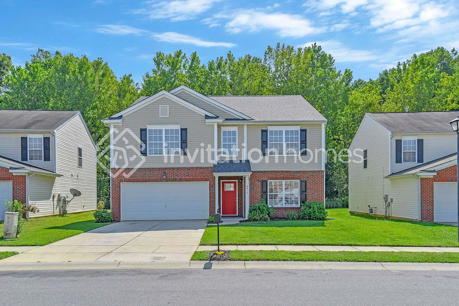 8812 Chalkstone Rd Charlotte, NC 28216 — Photo 1