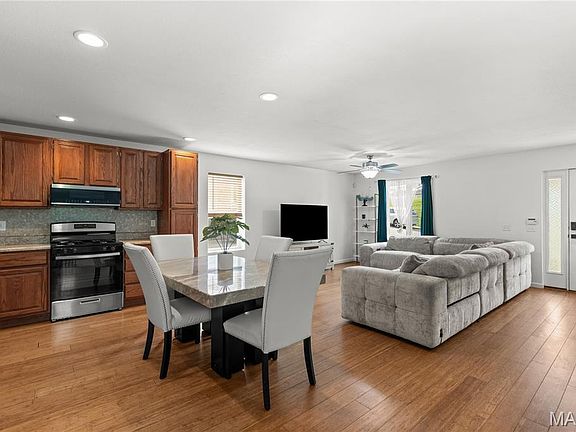 4th image of 10068 Lookaway Dr