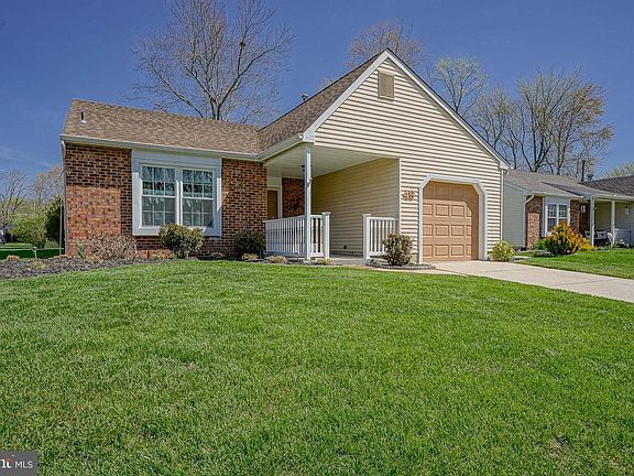 2nd image of 49 Lakebridge Dr