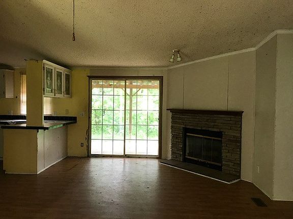 2nd image of 685 Goddard Ln