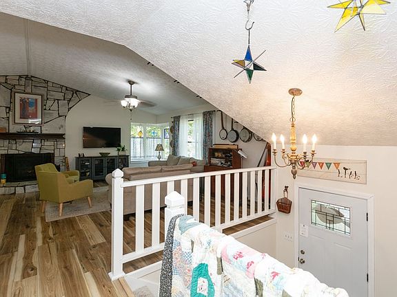 4th image of 606 Acorn Ct