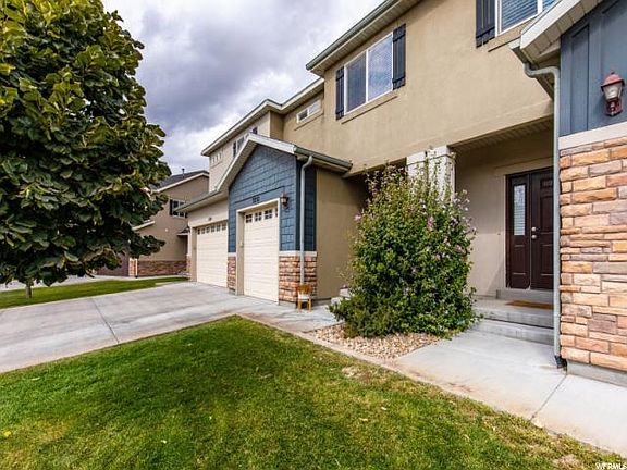 3rd image of 3232 W Desert Lily Dr