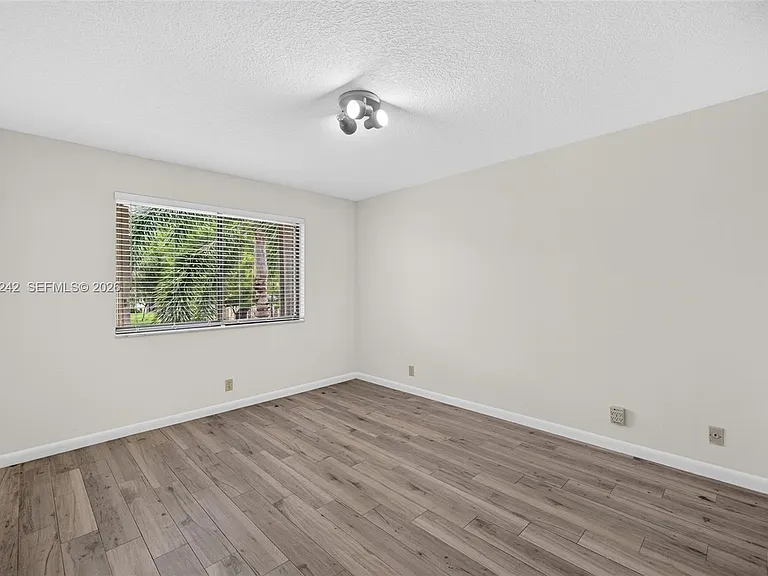16431 Blatt Blvd #202 — Photo 41