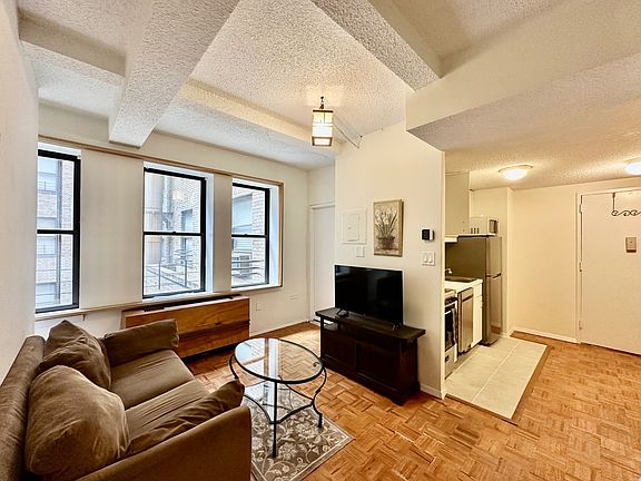 3rd image of 150 W 51st St APT 1824