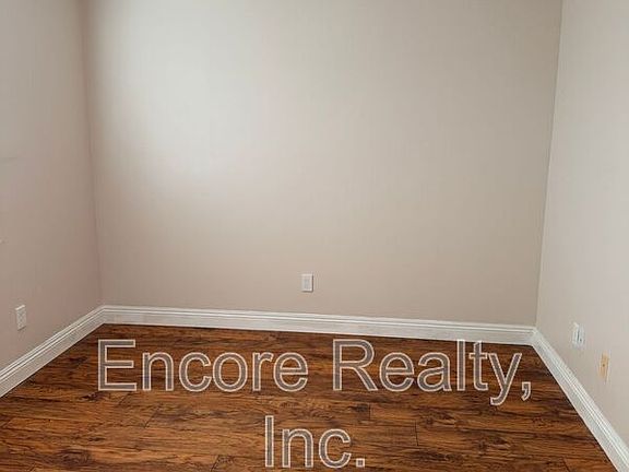 3rd image of 1379 Monserate Ave