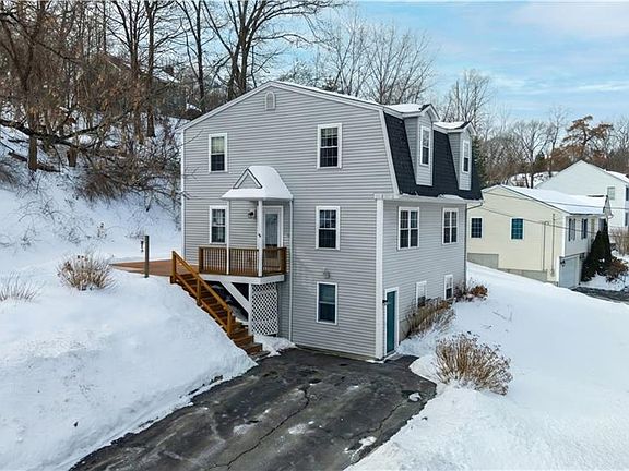 3rd image of 546 River Rd