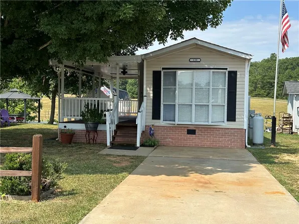 138 Putt Putt Ln, New London, NC 28127