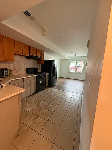 279 York Ave Photo 1