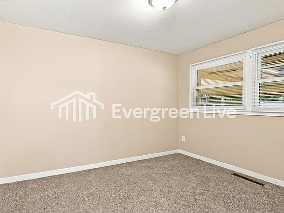 5th image of 301 Barber St