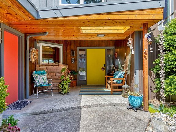 5th image of 2941 Erlands Beach Loop NW