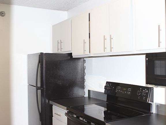 5th image of 1131 N Dearborn St #34