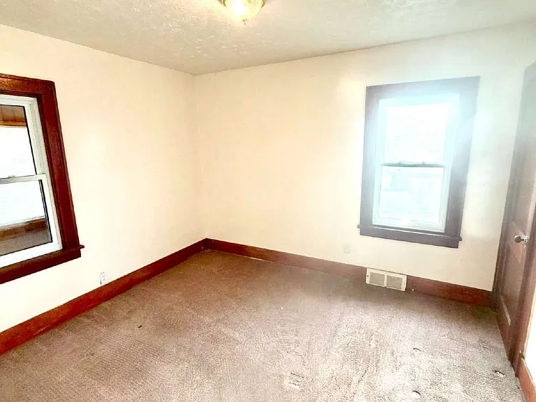 2605 Woodrow Ave — Photo 10