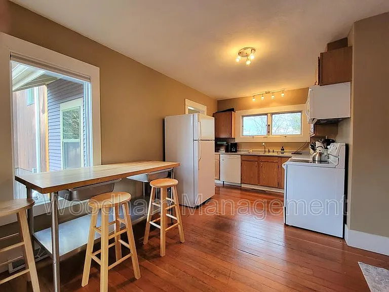407 N Broadway Ave — Photo 6