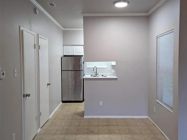 2405 W Slaughter Ln #B — Photo 9